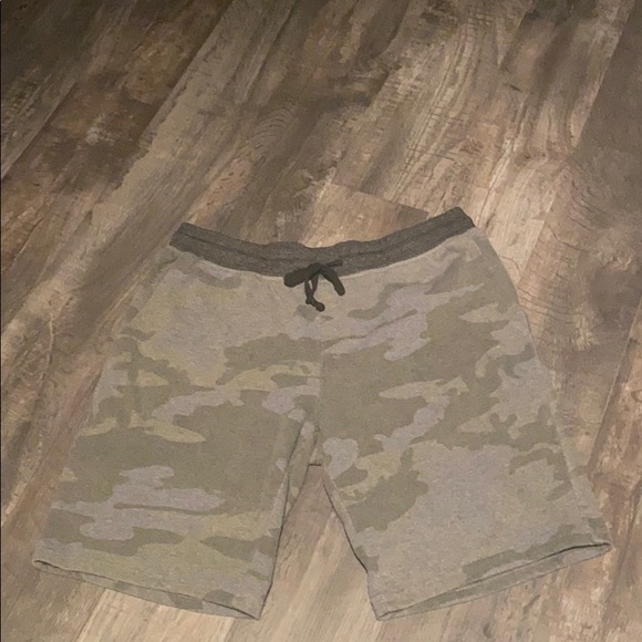 public opinion Other - Men’s Public Opinion camouflage shorts. sz Large
